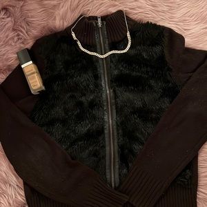 Black zip up sweater, with fur in the front side. Size Small
